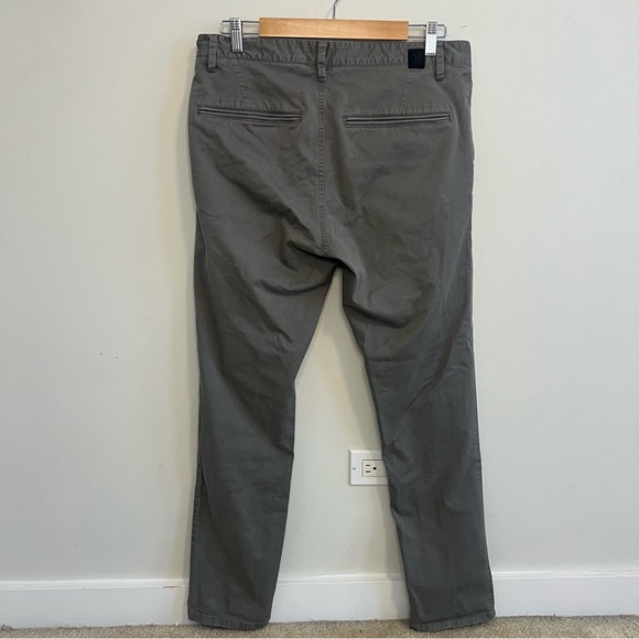 Vuori Men's Charcoal Chinos Athletic Classic Business Casual Work Straight Leg - Picture 5 of 9